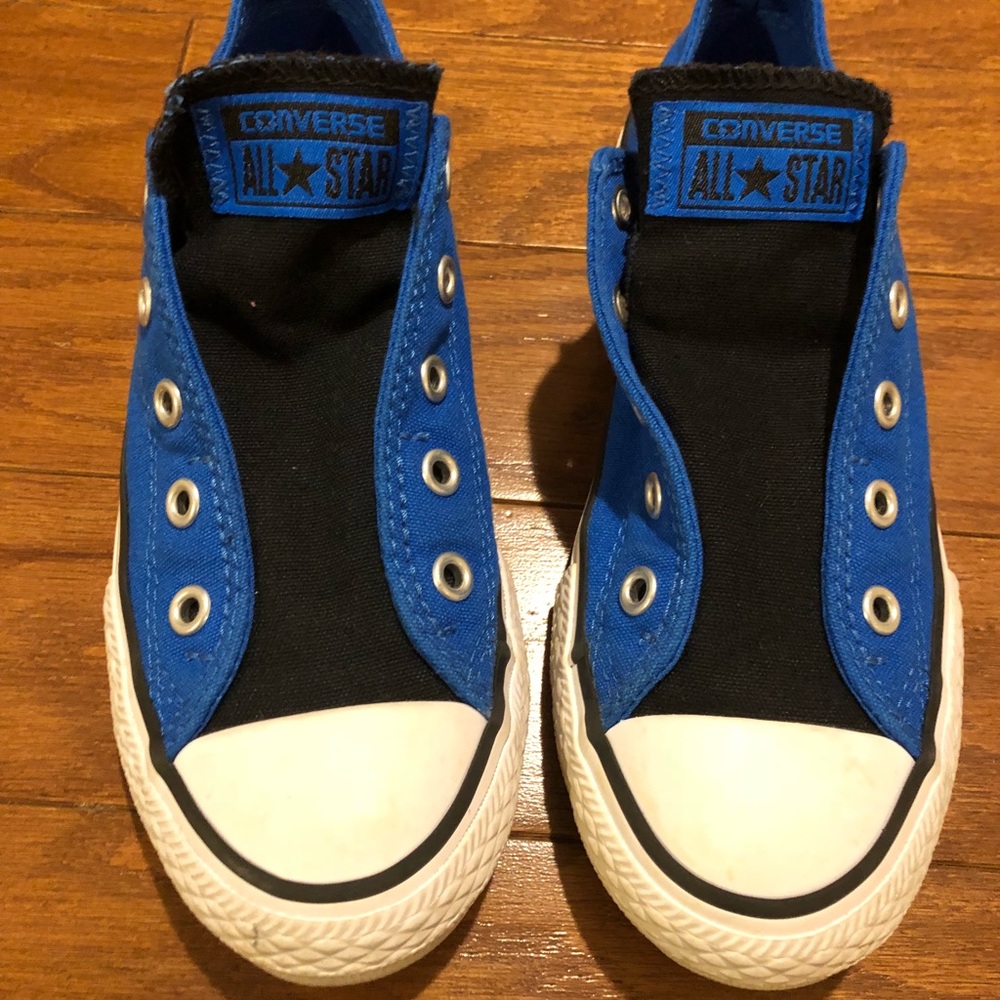 Converse tennis shoes